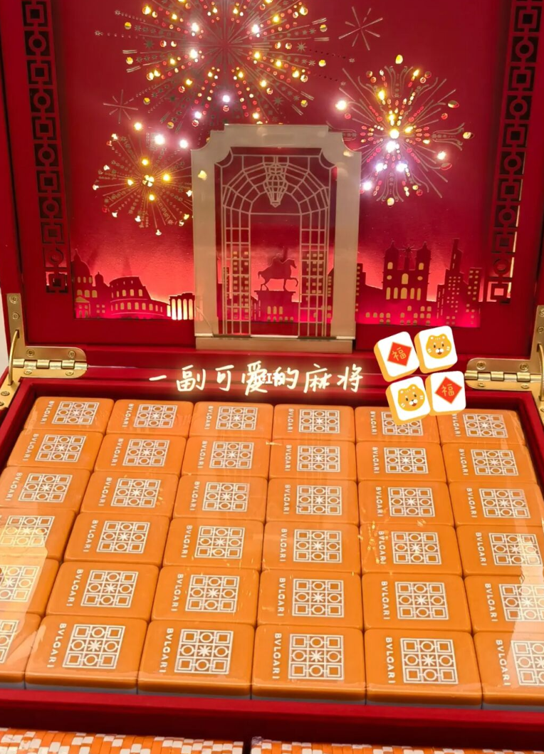 颖儿晒情人节礼物引热议，全套化妆品仅两千，与付辛博过二人世界