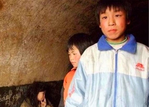 1991年，四川19岁少女被拐卖到山村充当生育工具，同牲畜吃住15年