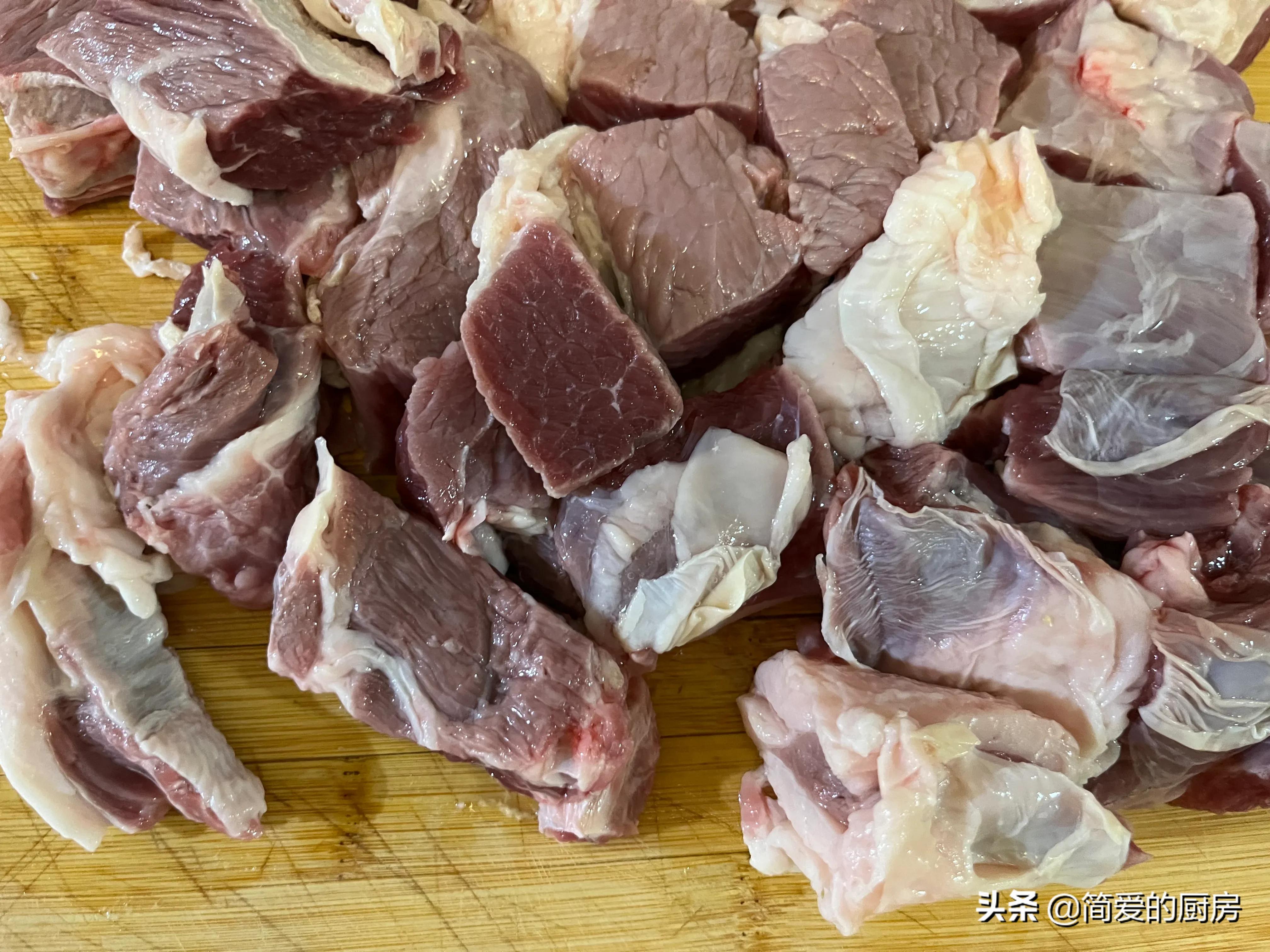 白蘿卜燉牛肉的做法步驟（清淡美味的白蘿卜燉牛肉做法）