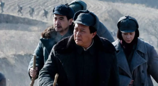 太像了，中国演毛泽东最牛的9个演员，唐国强仅排第2，张铁林倒数