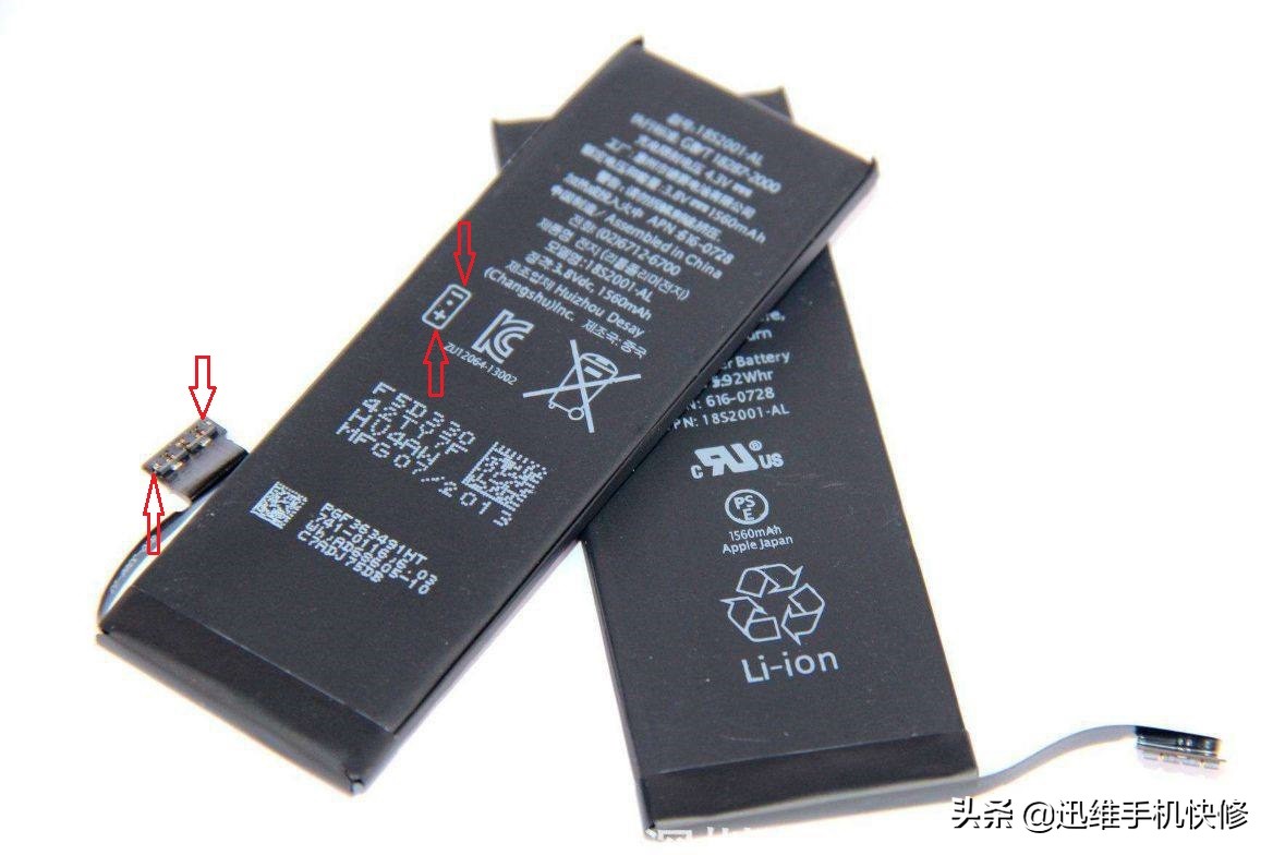 如何区分手机电池的正负极?