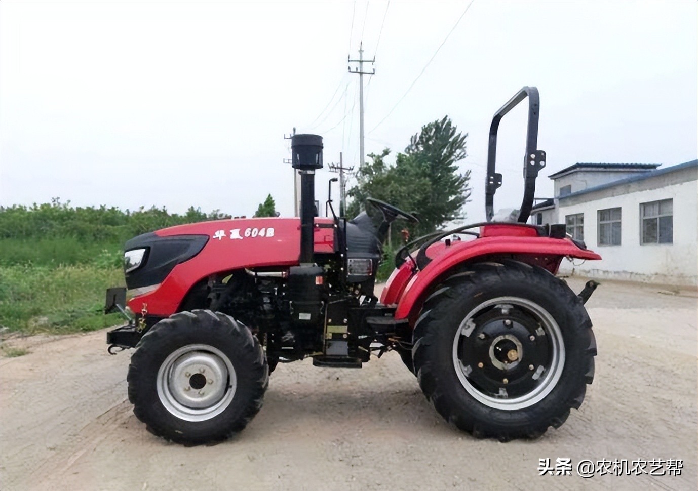 2021銷量補(bǔ)貼第二名：華夏604B拖拉機(jī)，3.5萬(wàn)左右