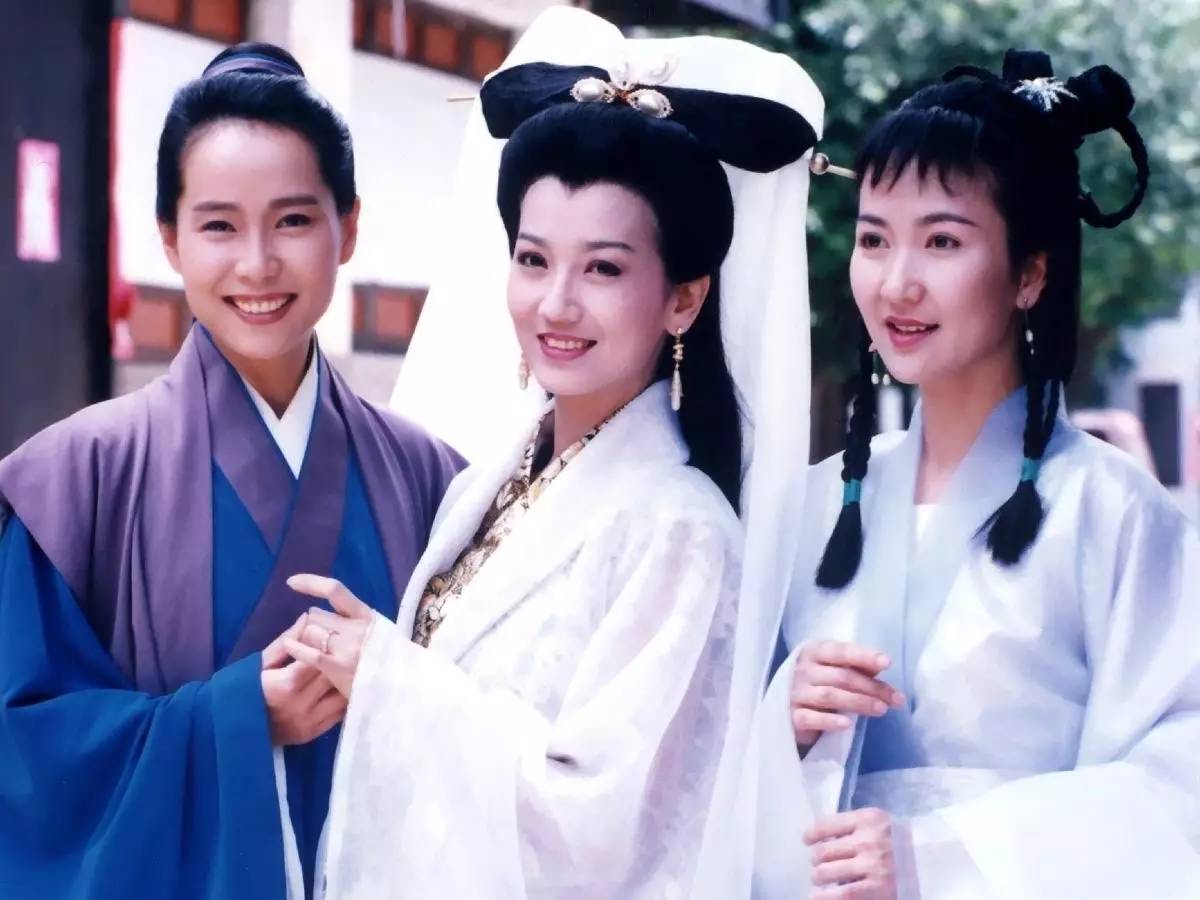 被6位女星惊艳到：白发不染，不整科技脸，用松弛感诠释优雅老去
