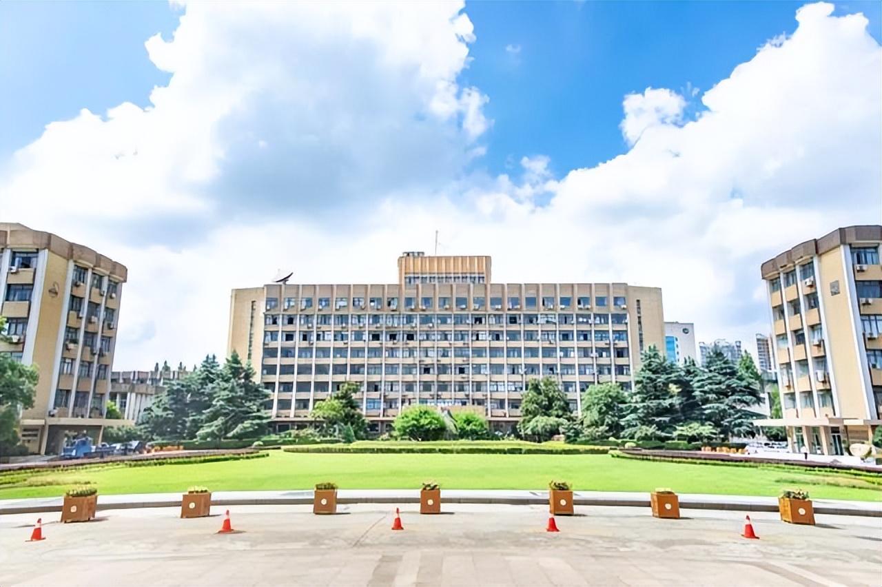 2022年高校综合实力最新排名，浙大位列第三，哈工大进步明显