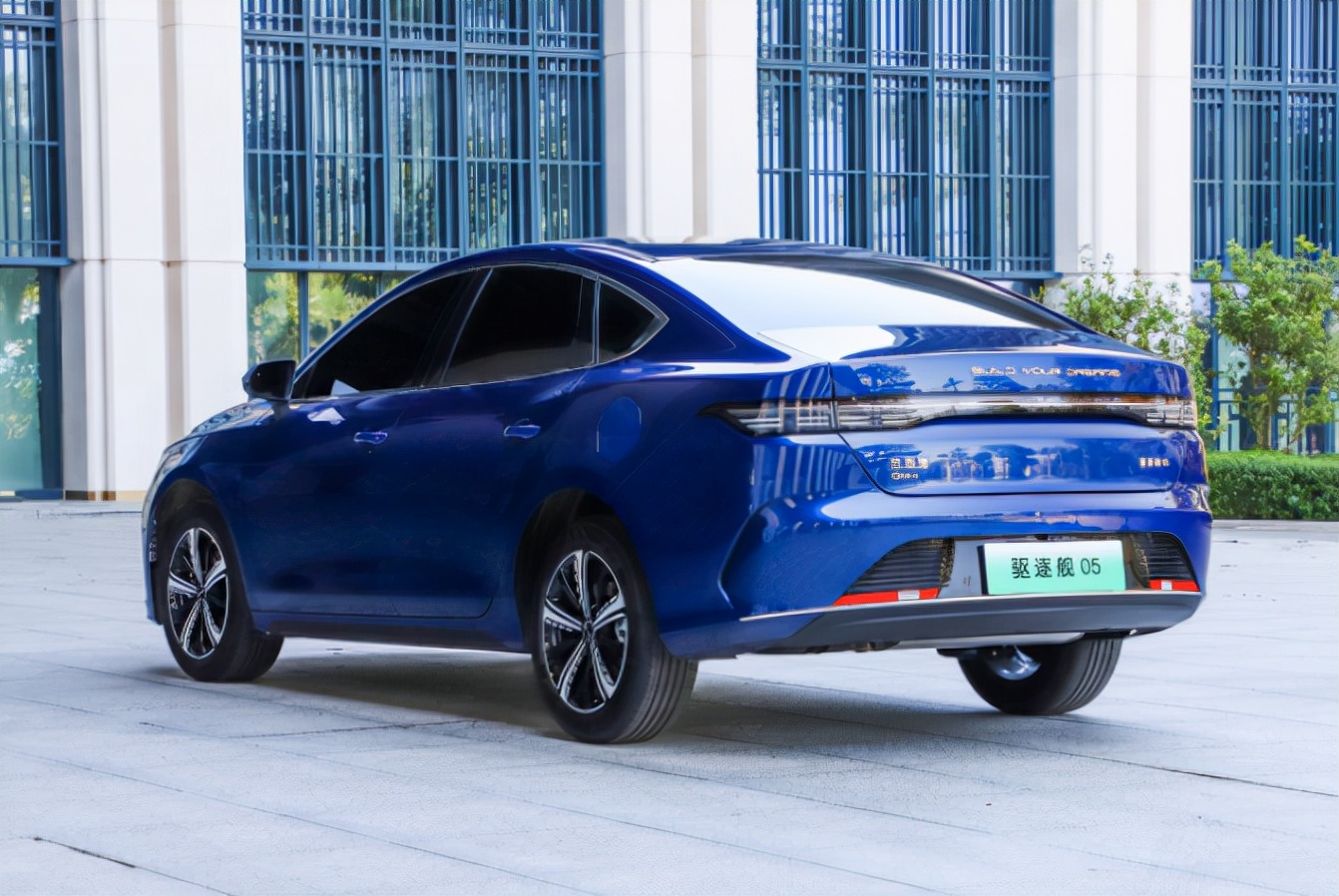 再等1天 续航超1000km 不足12万 比亚迪军舰系列首款车型17日上市