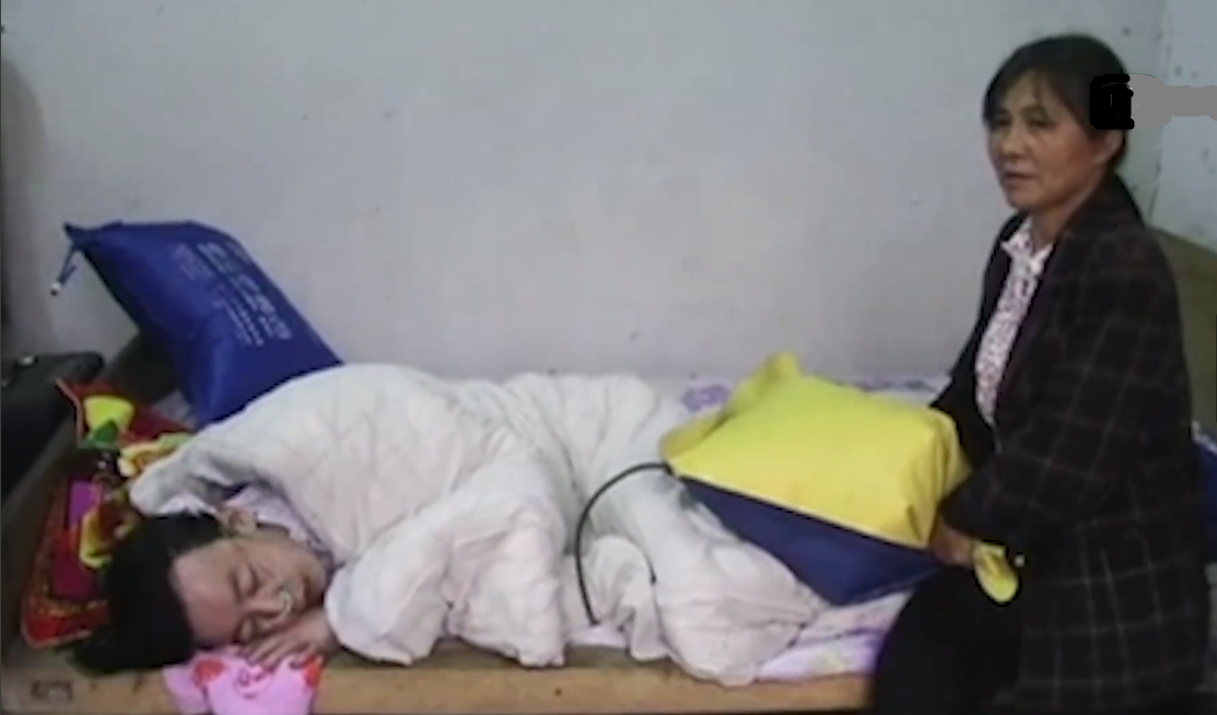 2011年大学生嗜游戏如命，沉溺网吧10年不成人形，归家5天后惨死