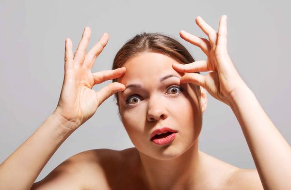 当有眼袋后，会比同龄人显老，掌握5个方法，或许能去除眼袋