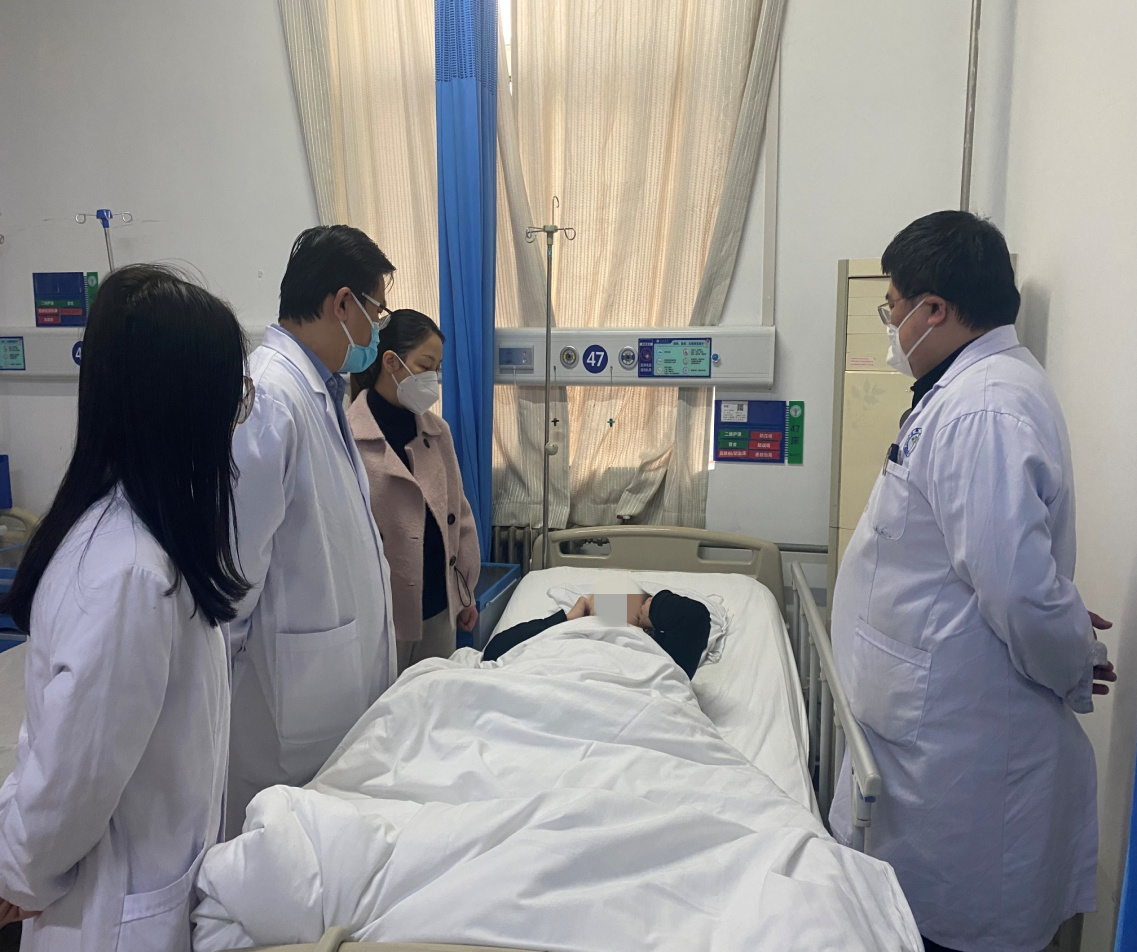 六旬老人下肢疼痛肿胀 一站式介入手术为患者“解围”