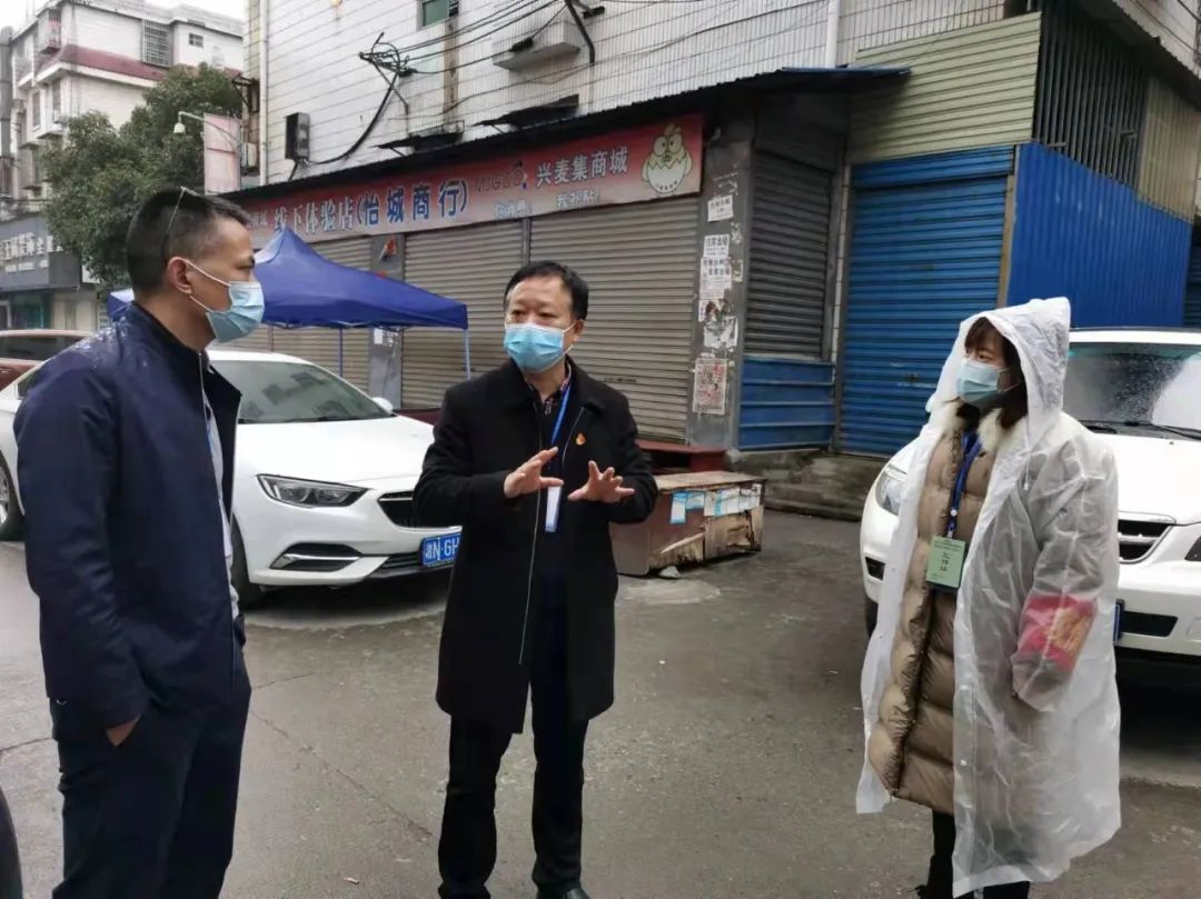 市人大常委会领导深入各联点社区督导疫情防控工作