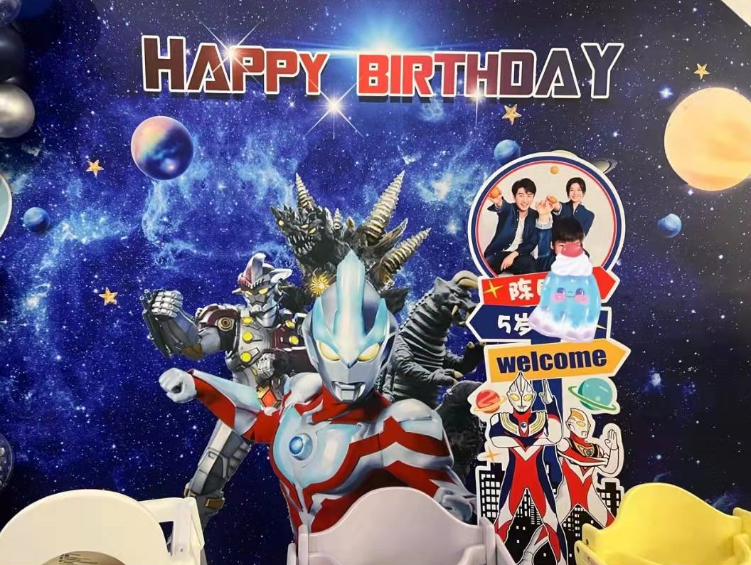 陈妍希儿子5岁生日派对曝光，布置豪华用心，一家人穿亲子装合照