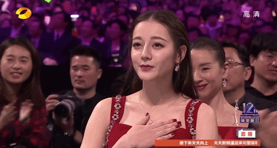 “金鹰女神”迪丽热巴:靠杨幂爆红,工作四年无休,沦为无戏可拍