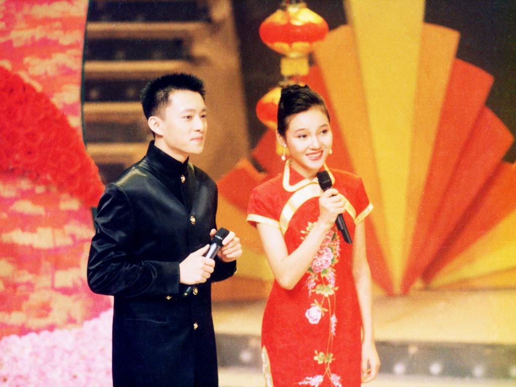 至今未婚的8位央视主持人，最大的61岁最小的33岁，个个才华横溢