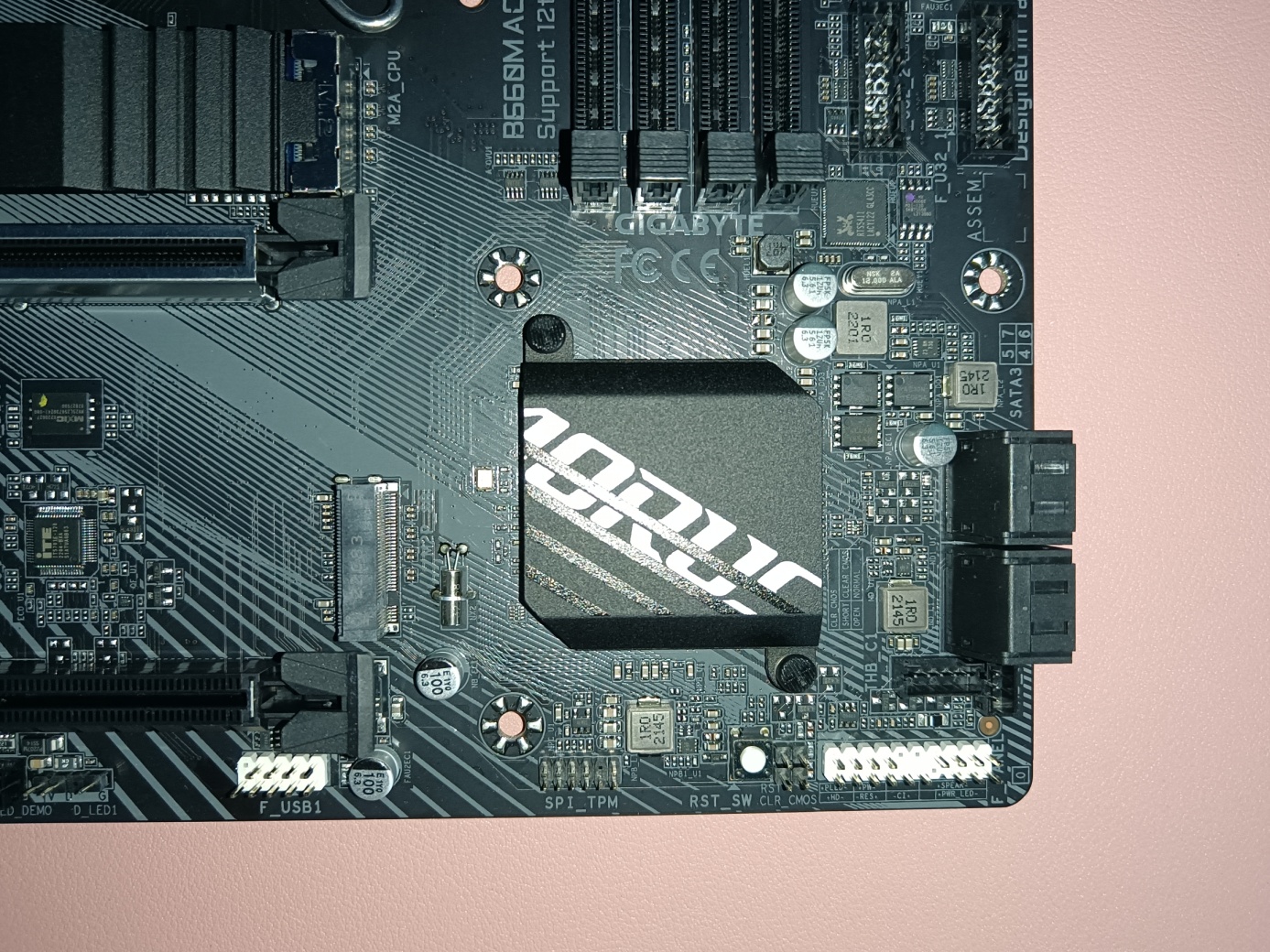 配的齐全、才能打的畅快–技嘉(GIGABYTE)小雕AX B660M DDR4主板