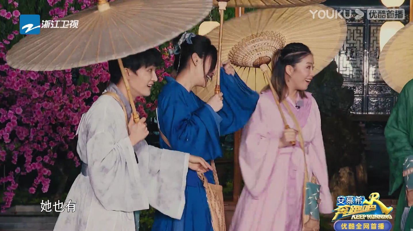 综艺榜热度第一！《奔跑吧》白鹿神吐槽，王菊凭直觉，李晨很无奈