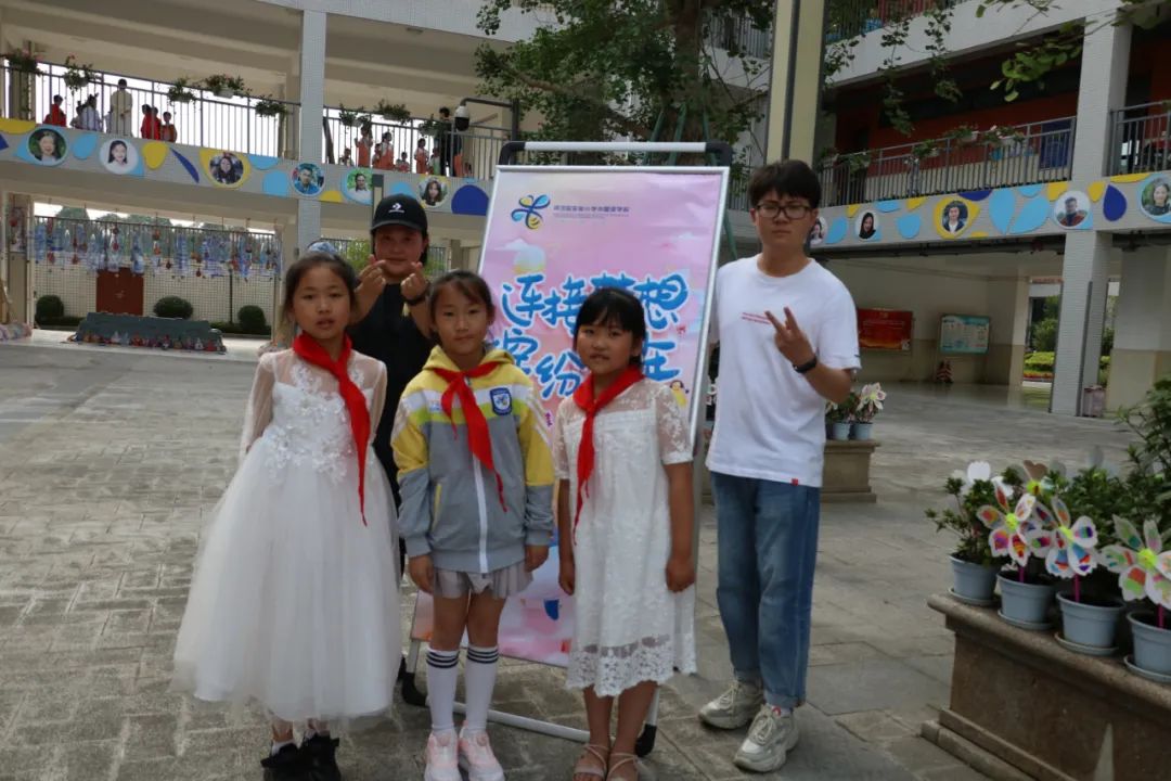 连接梦想，缤纷童年｜双流区实验小学外国语学校举行美术社团展览