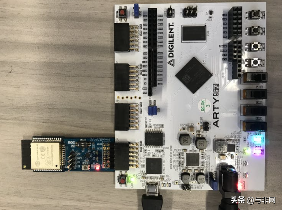 基于 FPGA 的无线调试器和系统监视器