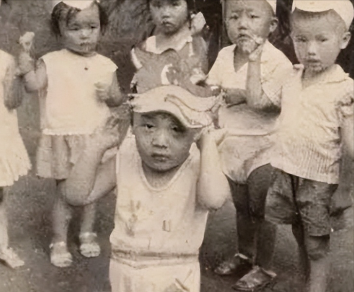 同为《今日说法》主持，撒贝宁成央视红人，张绍刚却在网综混饭吃