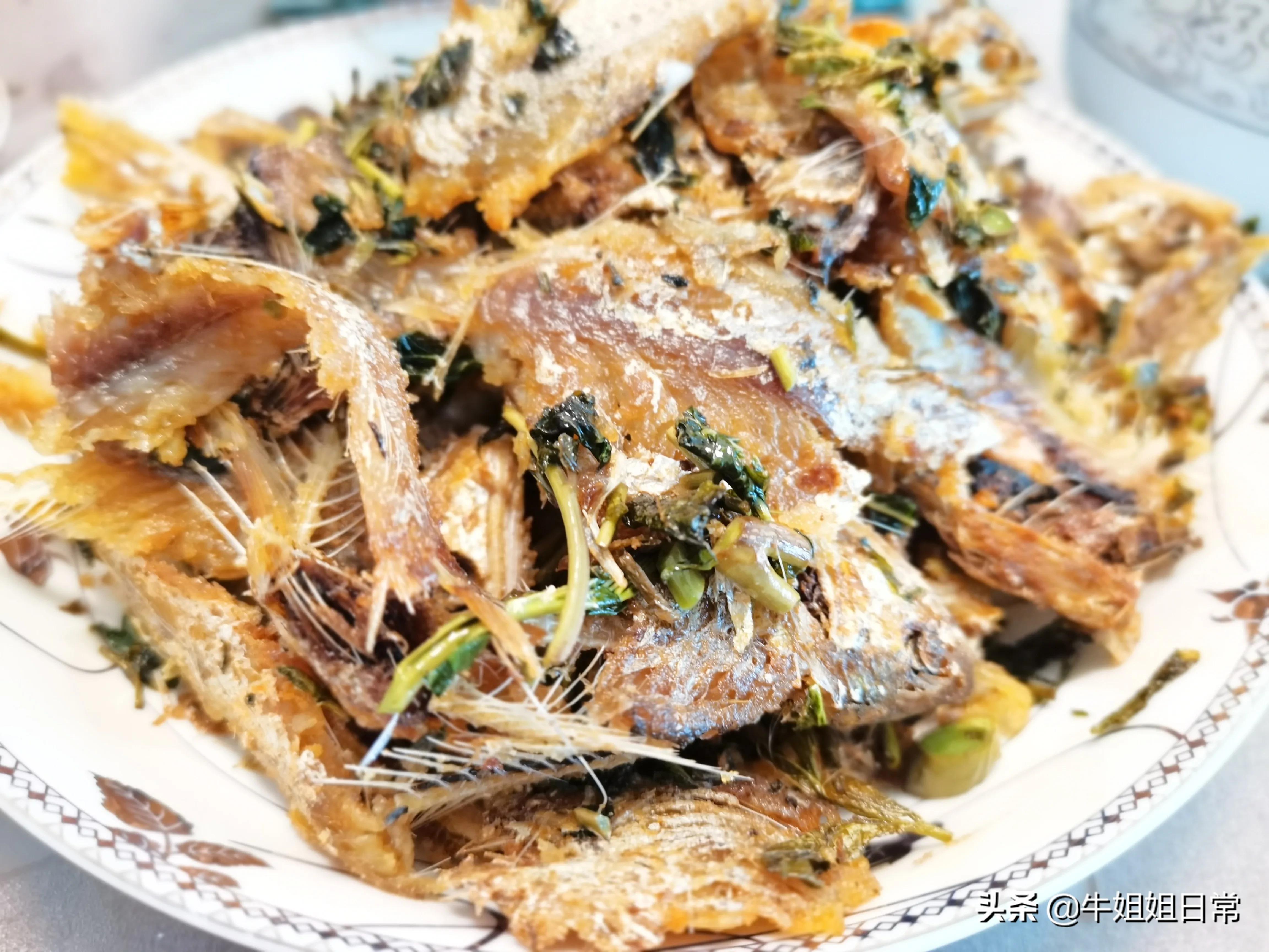 黄鲫子鱼(香椿拌黄鲫子鱼简单做法,鲜脆好吃(山东人叫黄煎子鱼))