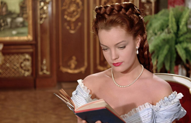 法国第一美男阿兰﹒德龙，多次背叛茜茜公主，今87岁在家建36块墓