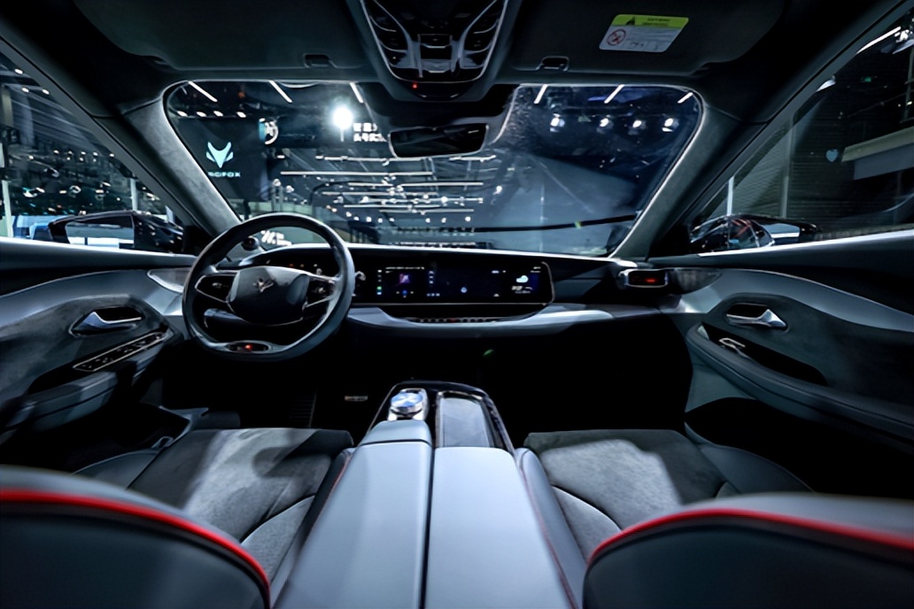 极狐阿尔法S全新HI版来袭 宁波车展最大咖就是TA