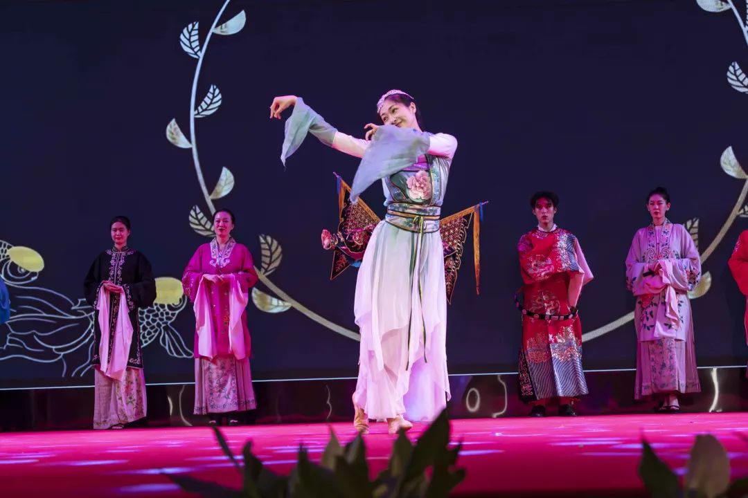 “喜迎二十大 奋进新征程”2022年太原群文活动启动仪式暨“美丽乡村”太原市乡村村晚大比拼活动举行