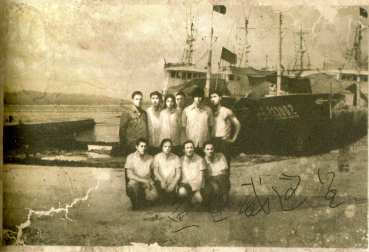 自当年倒斗失败,吴老狗萌生退意,他的大儿子吴一穷正式漂白,老二