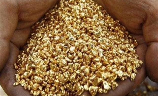 广西"上林帮"非洲淘金:每天如刀尖舔血,常备200克金子保命