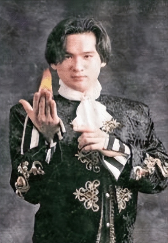 “魔术师”刘谦，从一夜爆红到消失，被时代抛弃还是安于现状？