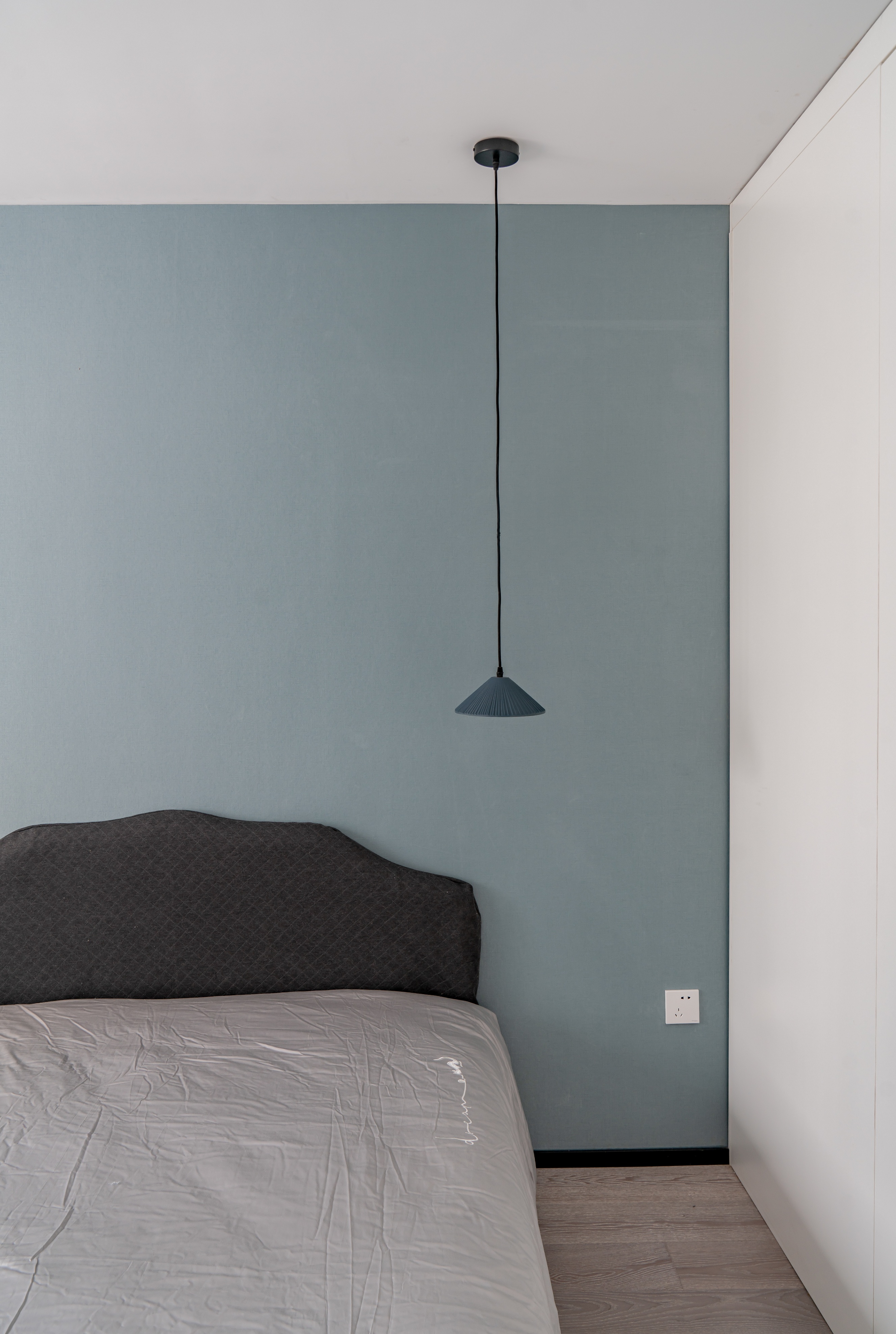 20年老房蜕变重生，为60+老夫妇打造黑白前卫家居