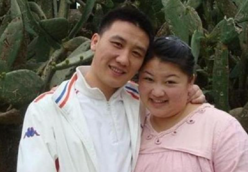 杨树林老婆胖丫被曝生二胎，抱婴儿母爱满满，出狱后靠卖水果维生