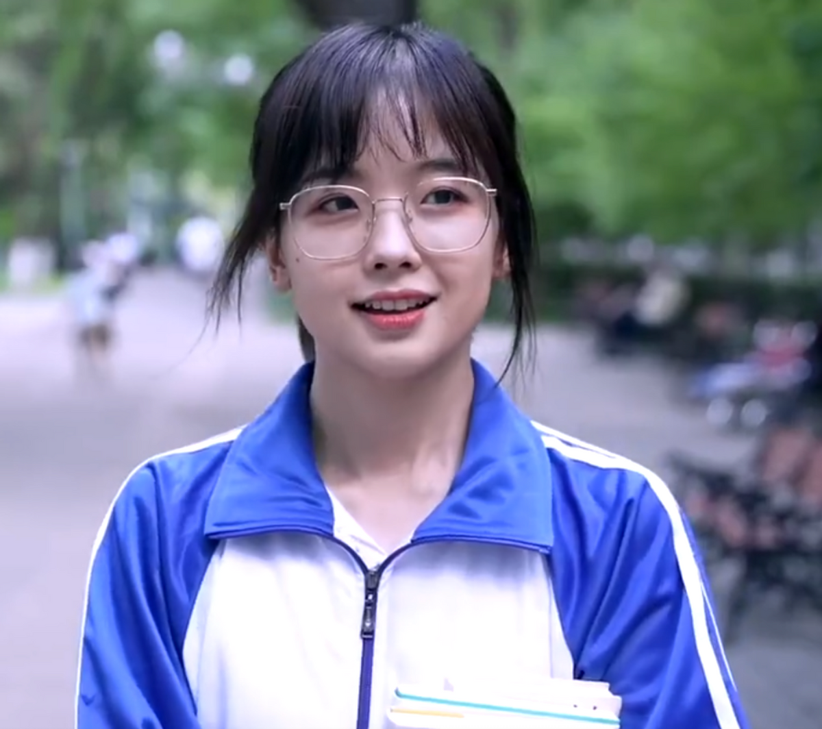 21岁韩星金允熙演小学生！长相稚嫩堪称童颜，搭戏13岁男孩不违和