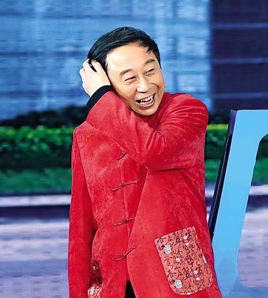 有人选择在娱乐圈硬混，有人选择保家卫国，同是星二代差距还挺大