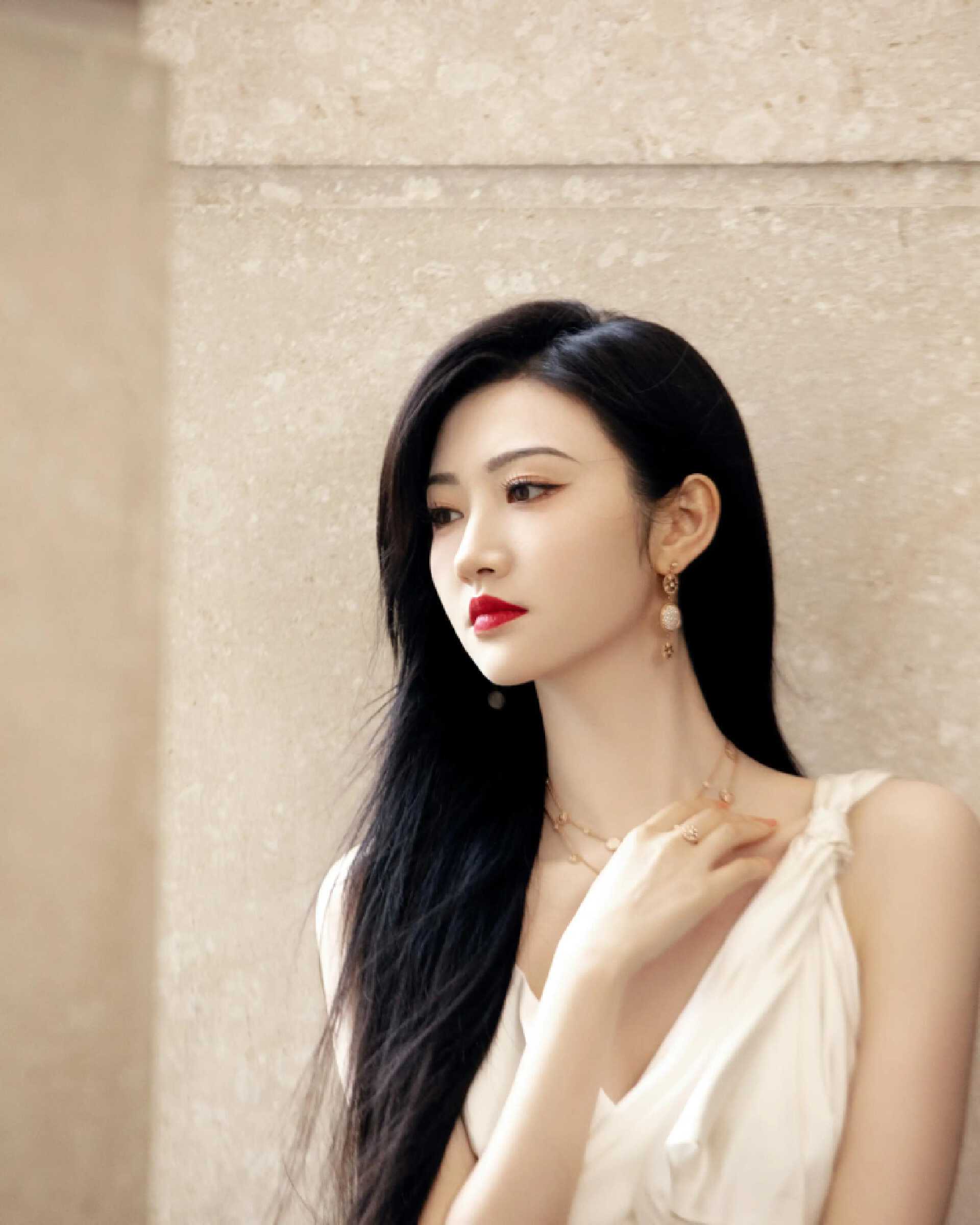 “人间富贵花”究竟是不是天生的？长相有这3种特征的女人偷着乐
