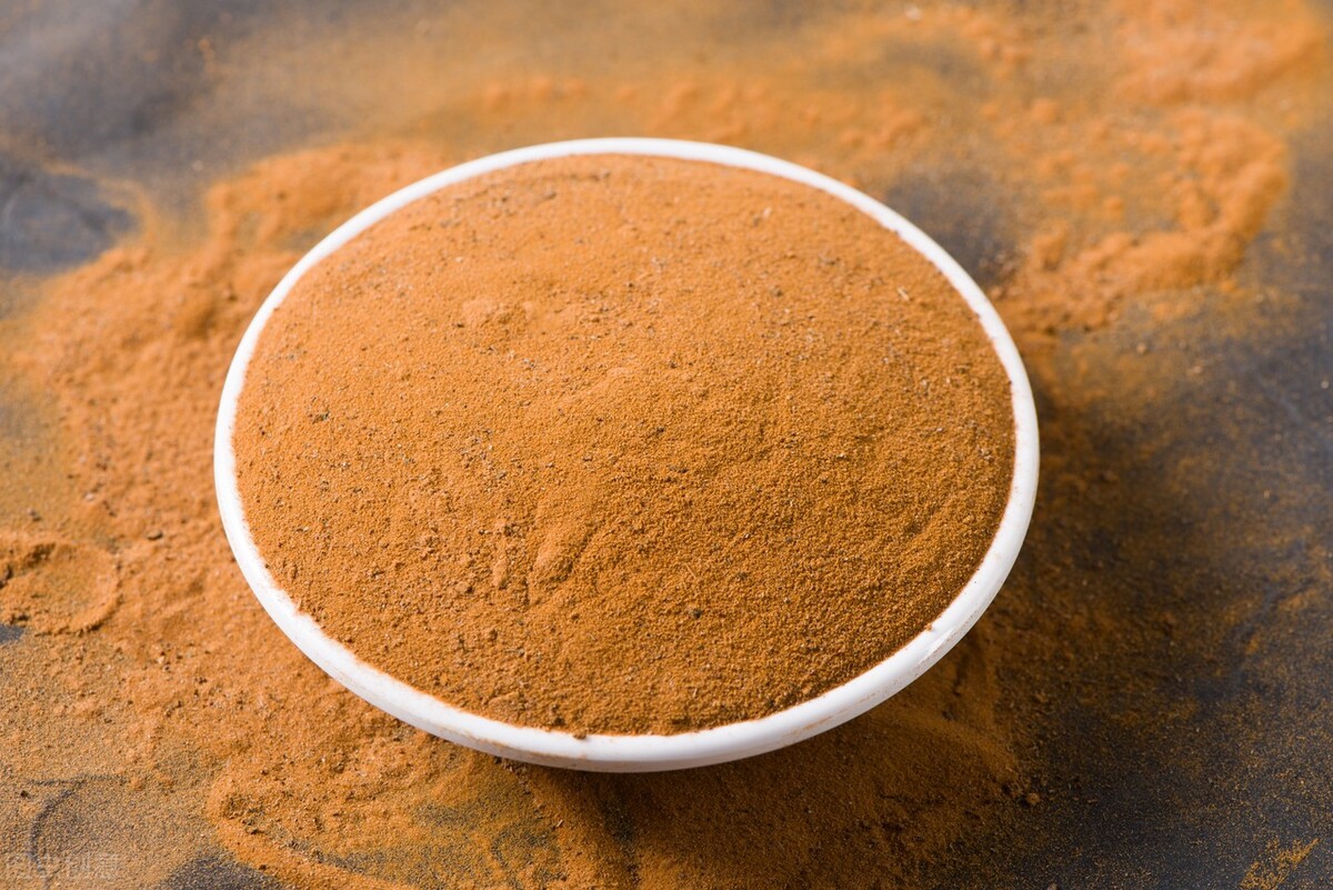 总结:金钱草排石,鸡内金化石,海金沙清热,三药合用,用于湿热蕴结所致