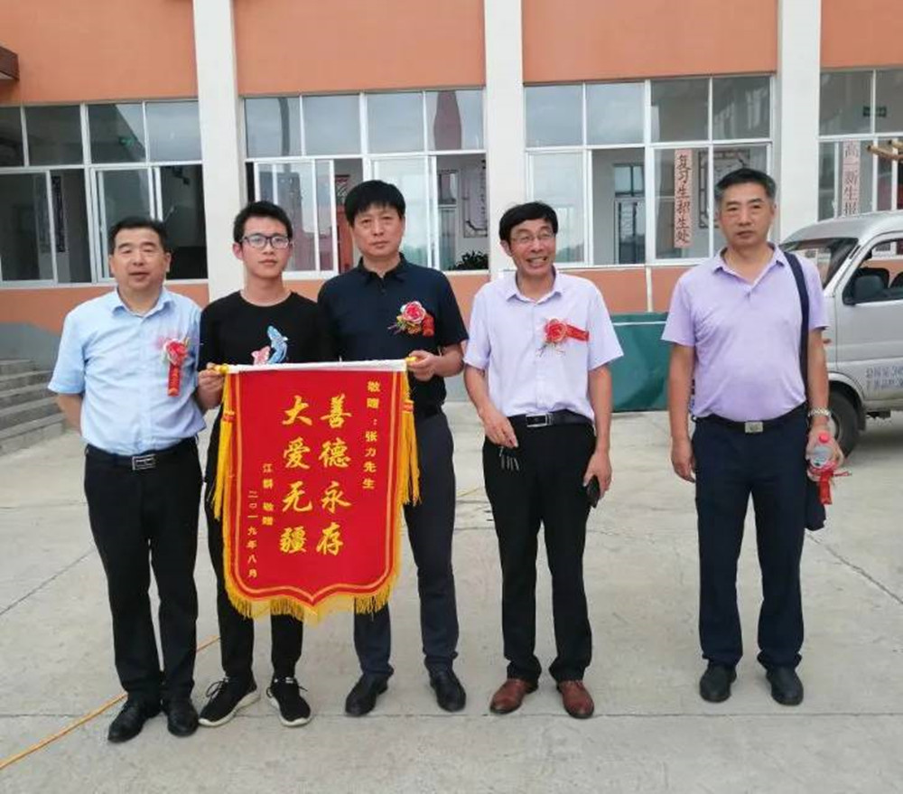 “寒门学子”江群：一家6口靠母亲养活，高考681分圆梦清华