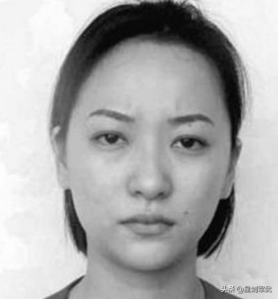 2009年重庆女黑老大被捕，出动200名警察，解救上百名被囚禁女性