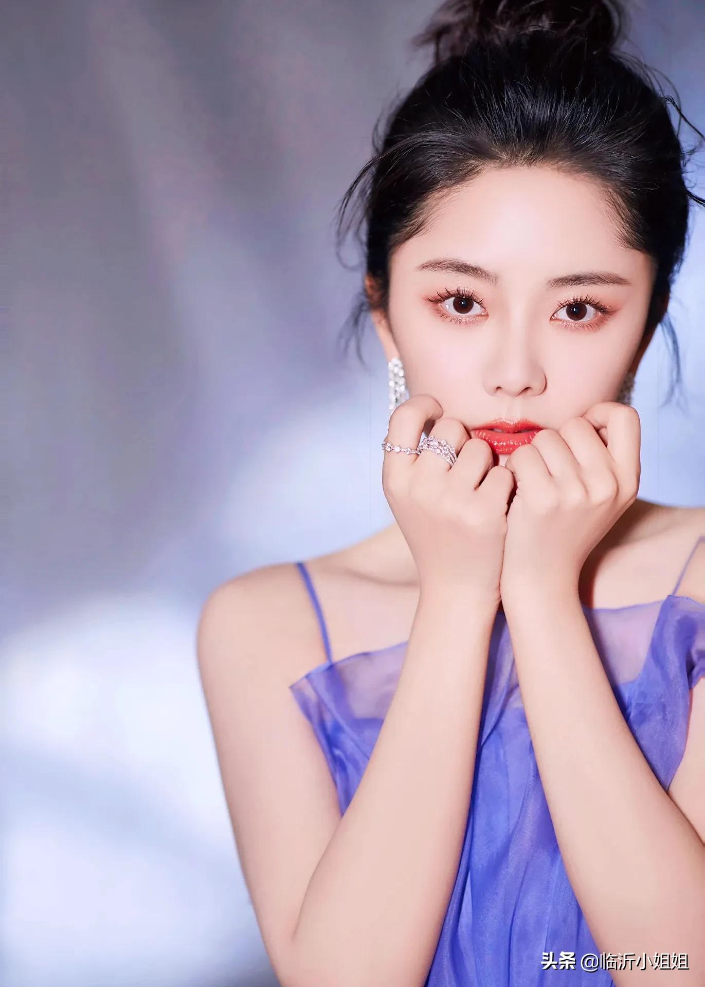 谭松韵，甜美可爱的精致美少女，灵动唯美的气息扑面而来