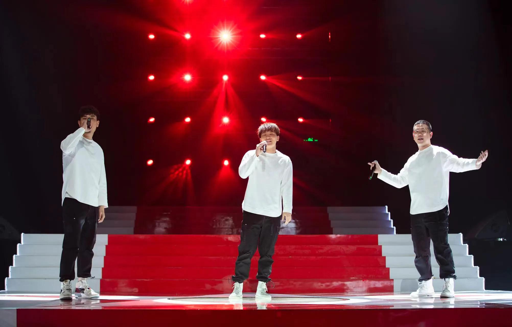 夏日之夜，火热开赛，《星光大道》夏赛季阶段赛闪亮开启