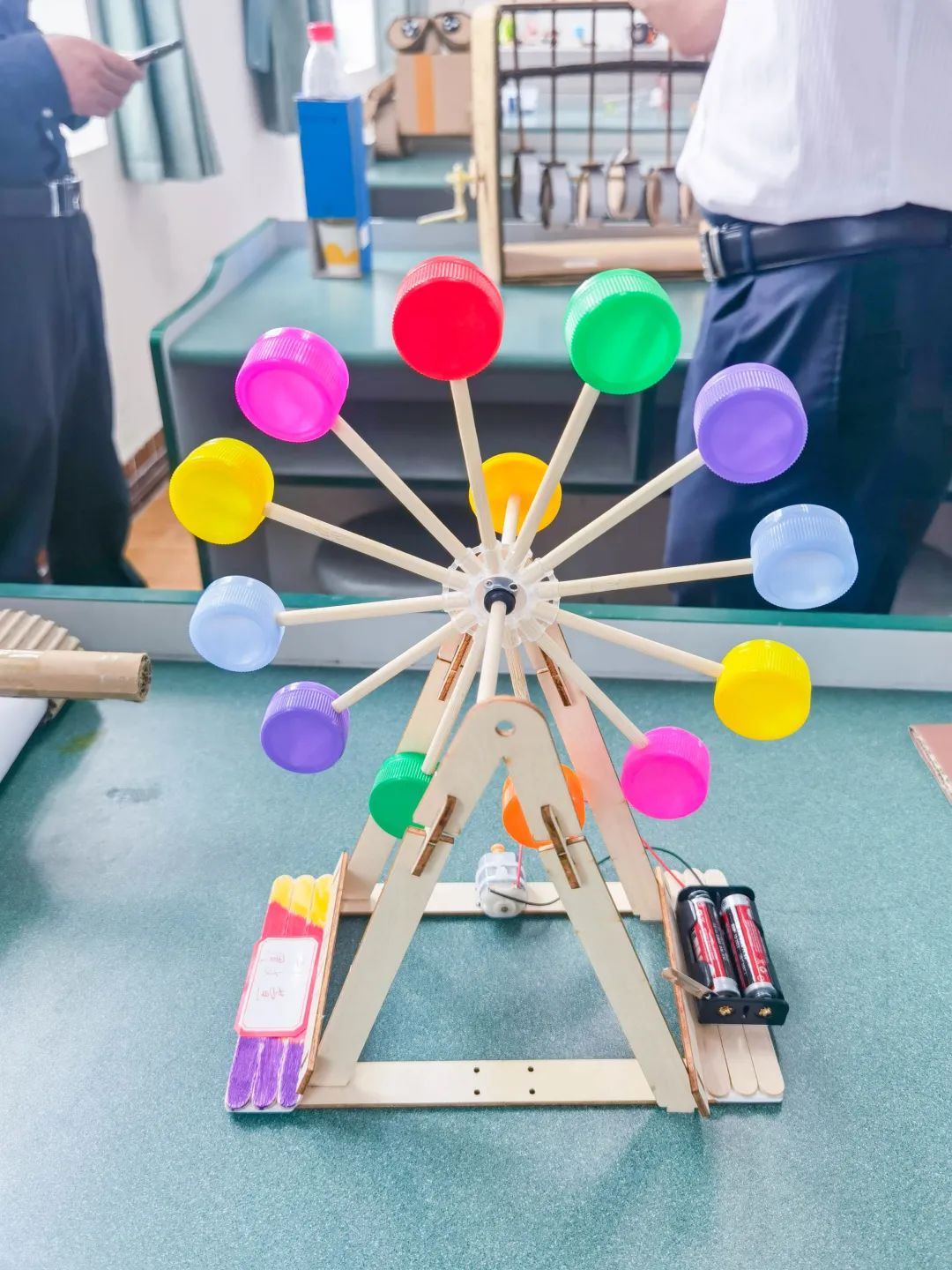 黄甲小学开展“人人参与科技节，我的科技节我做主”科技节活动