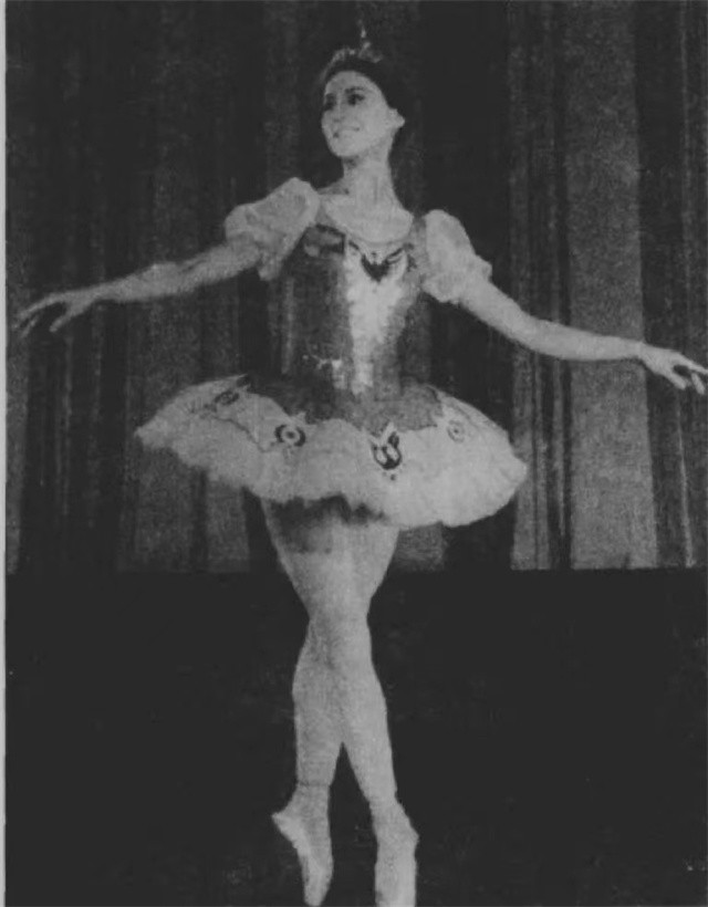 石钟琴：饰演“白毛女”爆红，恋人苦等她十年，今77岁仍热爱舞蹈