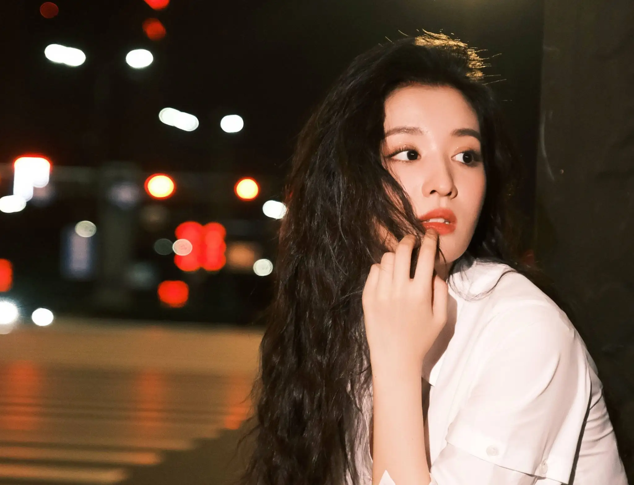 “呲牙咧嘴”别演回眸笑！有人回头一眼万年，有人我想给她按回去