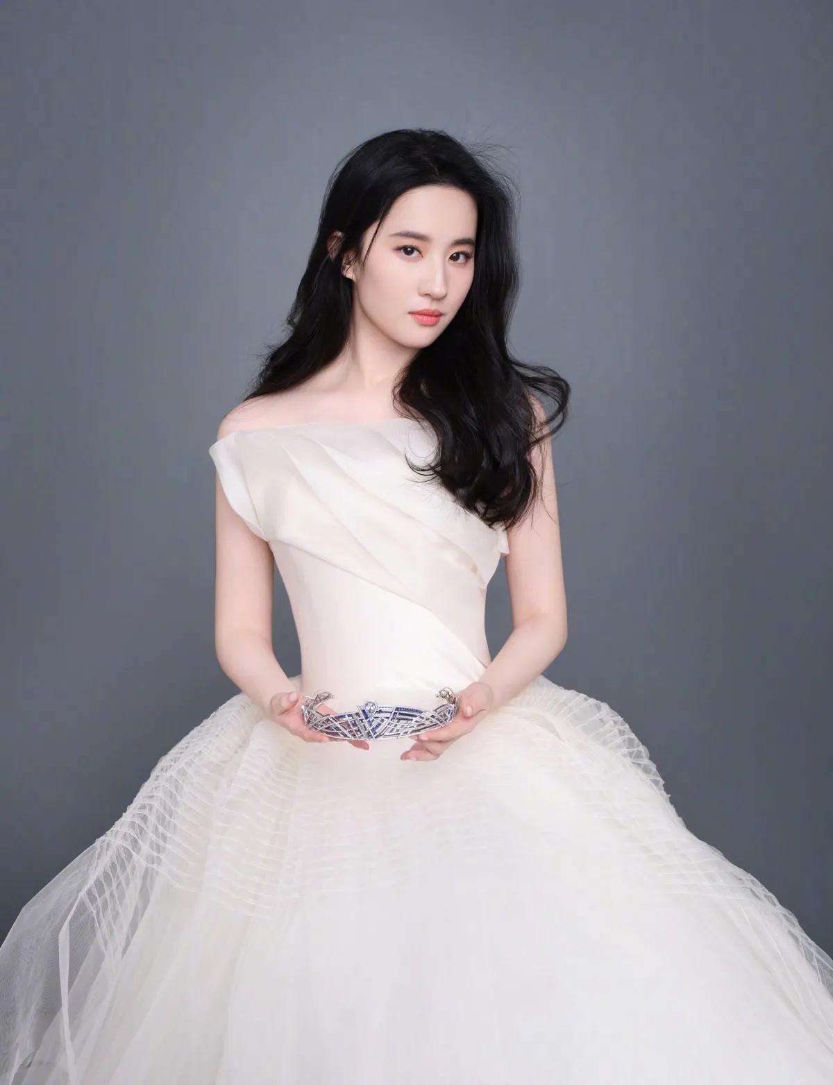 神仙姐姐又霸屏了，内娱颜值天花板刘亦菲美图欣赏