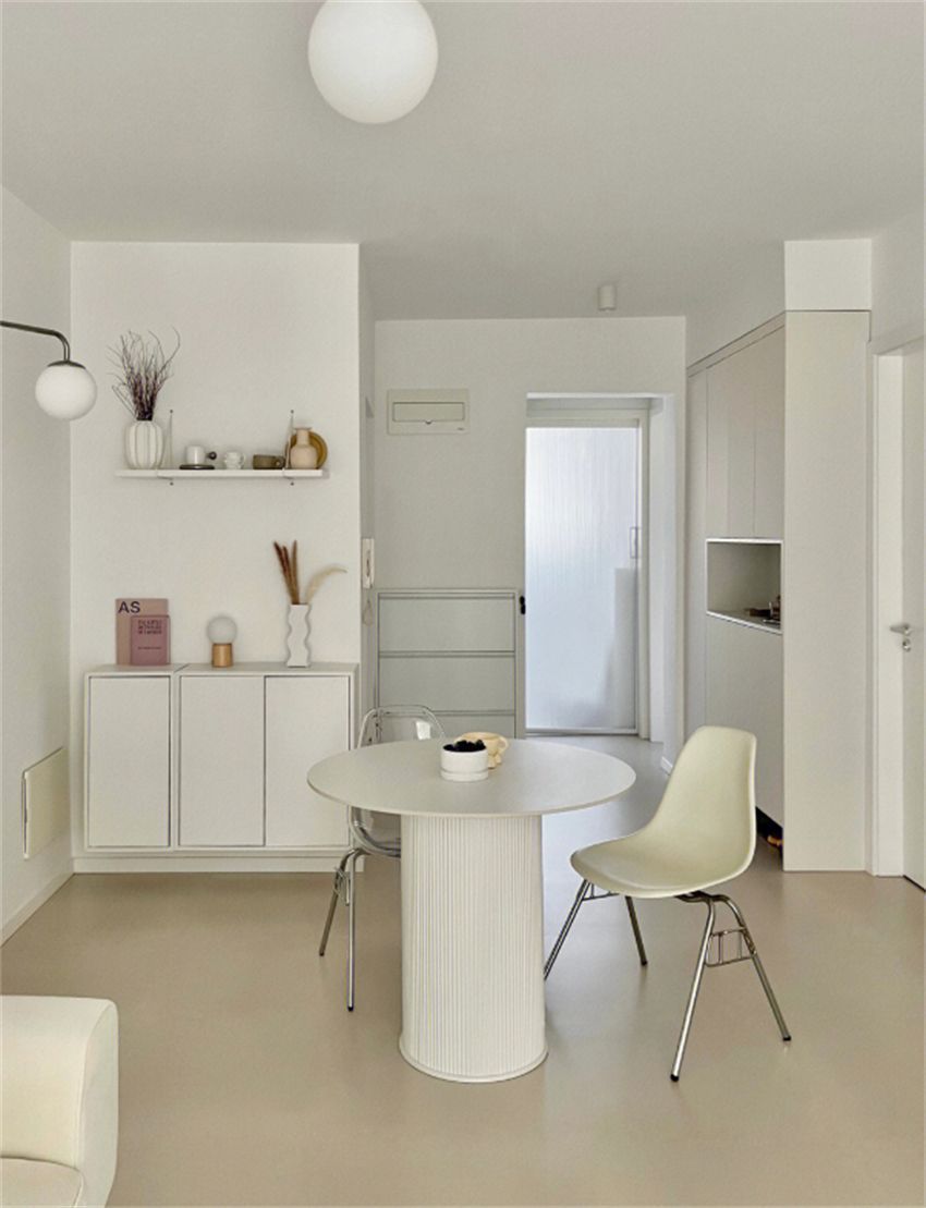 武汉女孩自装65㎡居室：全屋白色“家徒四壁”，网友：妈见打