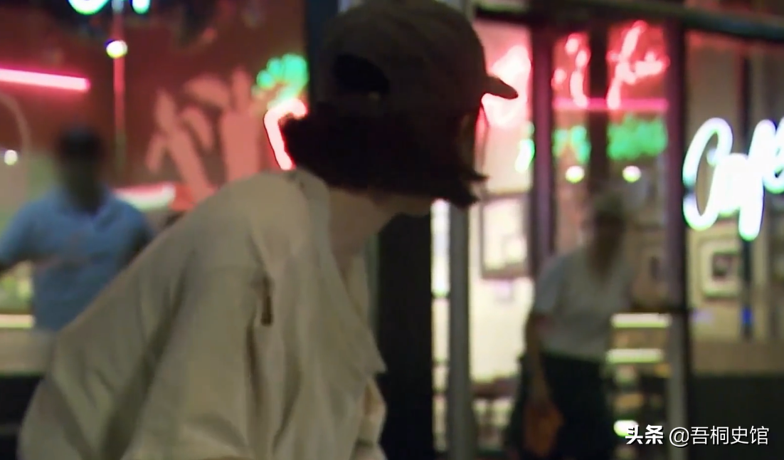 纽约大姐一条裤子连穿13年，上厕所从不用纸，13年后省出了一套房