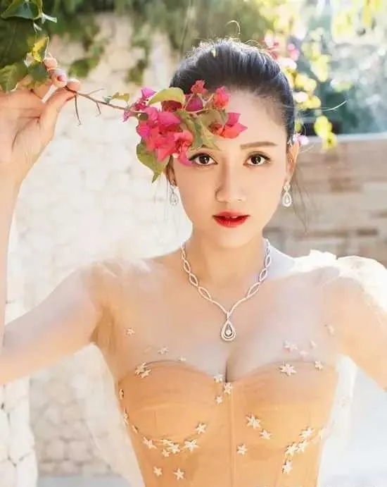 娱乐圈中不乏有丰乳肥臀的女星，为此，我们一起看看娱乐圈十大丰乳肥臀女星