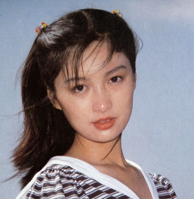 挂历女神殷亭茹：爆红后退圈，中年丧夫，晚年又病死他乡令人唏嘘