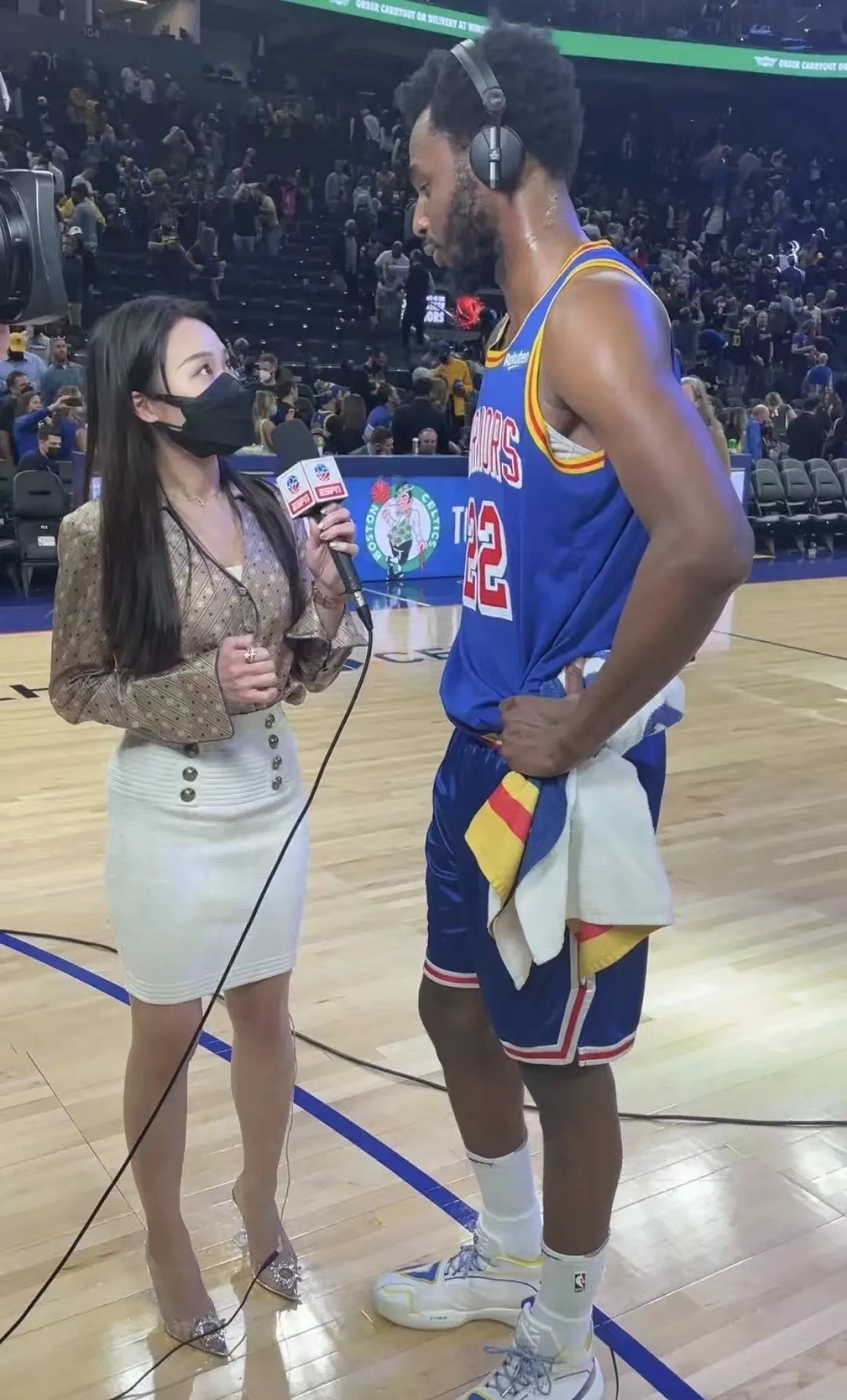 nba美女记者有哪些(采访库里的美女记者火了！火辣身材艳压群芳，又一东方卡戴珊诞生)