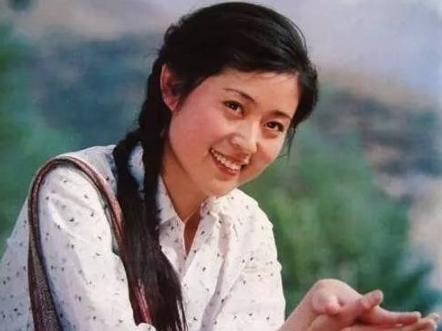 春晚十大美女主持，有的成为冻龄女神，有的结局让人唏嘘