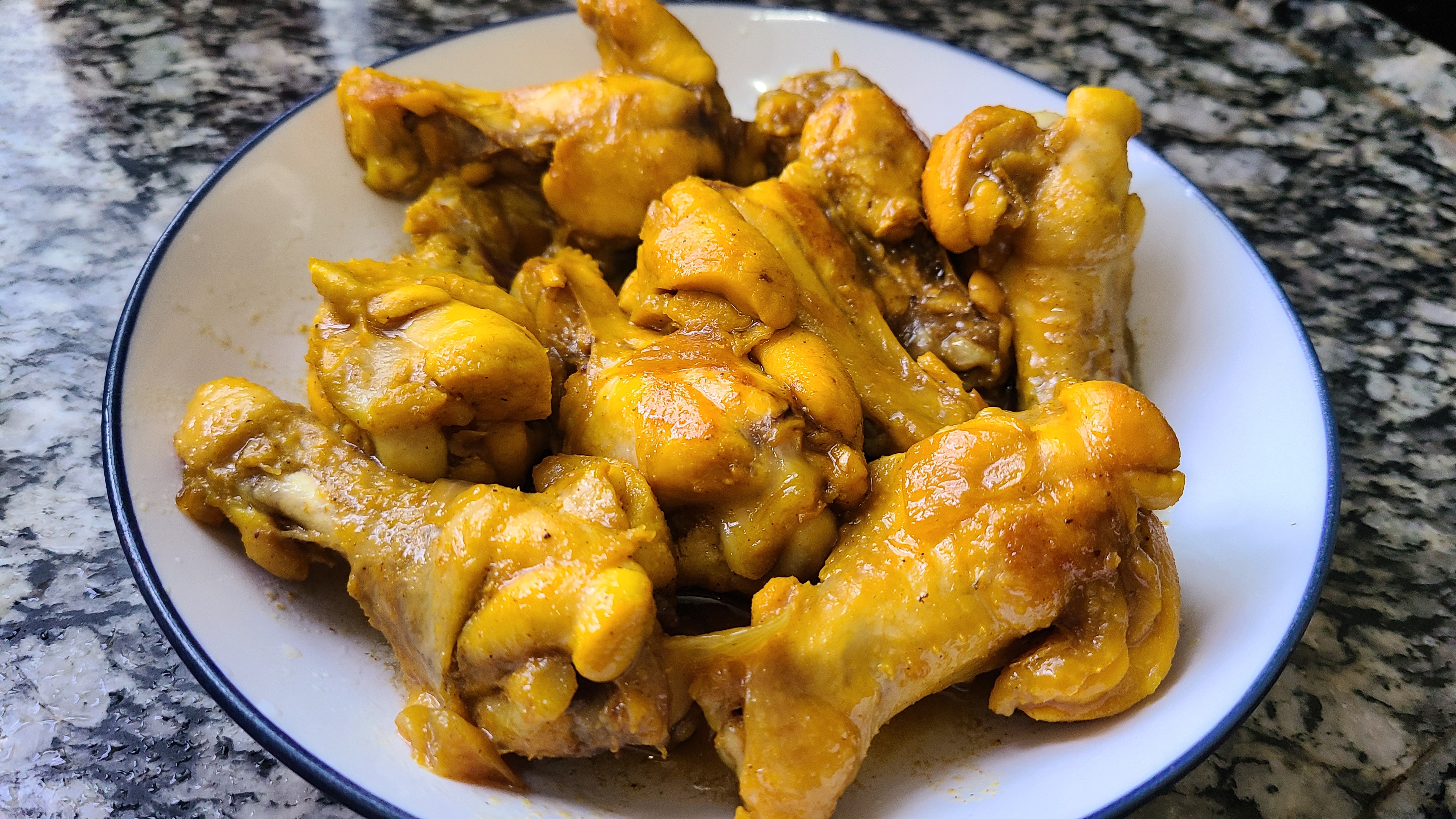 盐焗鸡腿在广东出了名，老厨师教你特色做法，好吃又入味