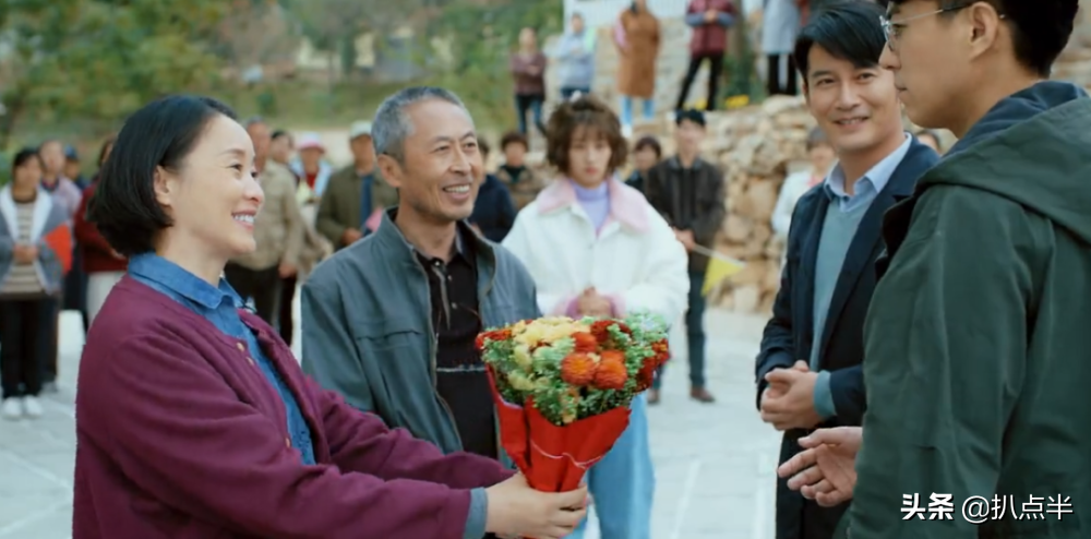 同样演农村姑娘，把赵丽颖、童瑶和热依扎放在一起，就看出差距了